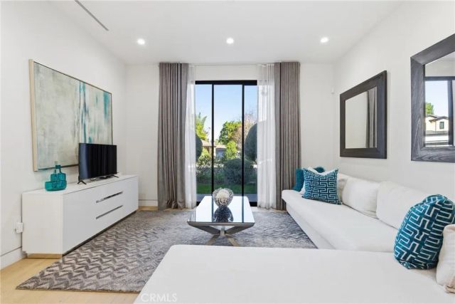 4545 Stern Avenue, Sherman Oaks, CA 91423