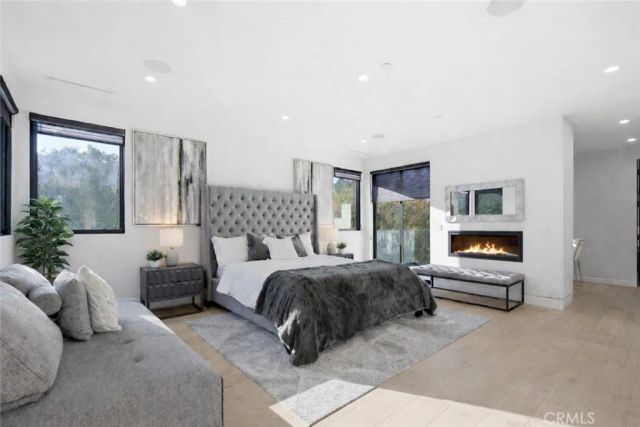 4545 Stern Avenue, Sherman Oaks, CA 91423