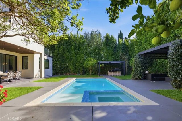 4545 Stern Avenue, Sherman Oaks, CA 91423