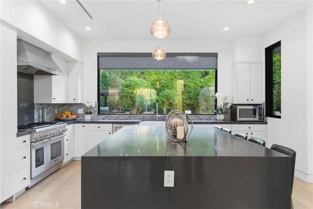 4545 Stern Avenue, Sherman Oaks, CA 91423