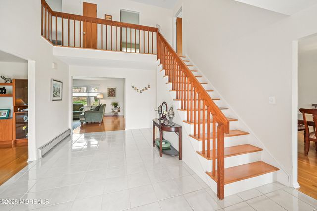 6 Cambridge Court, Manalapan, NJ 07726