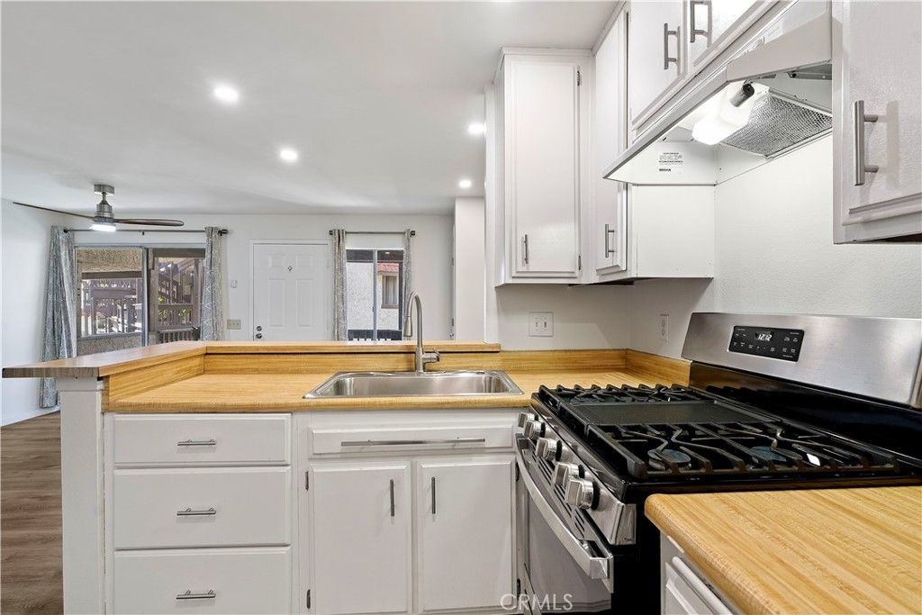 Image 2 of property listing at 12330 Osborne St. 75, Pacoima, CA 91331