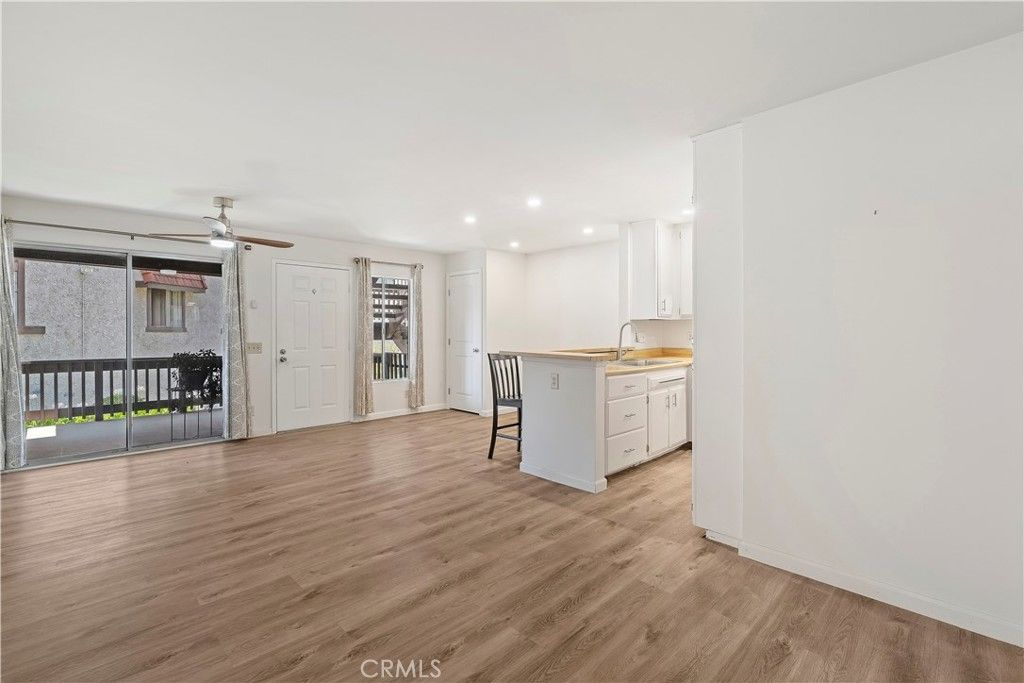 Image 4 of property listing at 12330 Osborne St. 75, Pacoima, CA 91331