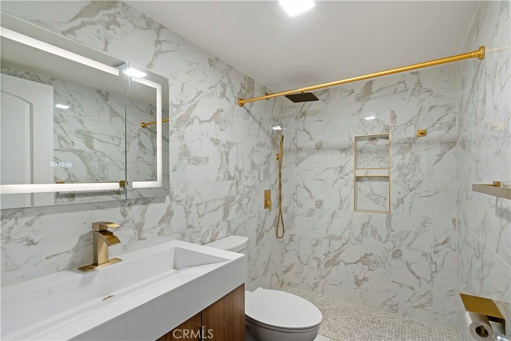 Image 5 of property listing at 12330 Osborne St. 75, Pacoima, CA 91331