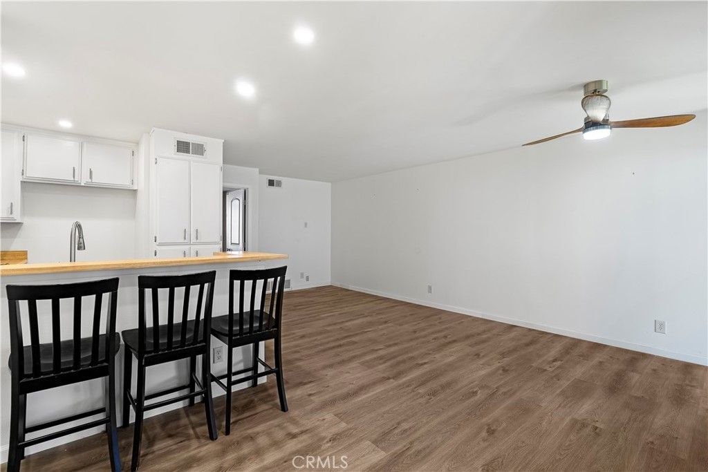 Image 6 of property listing at 12330 Osborne St. 75, Pacoima, CA 91331