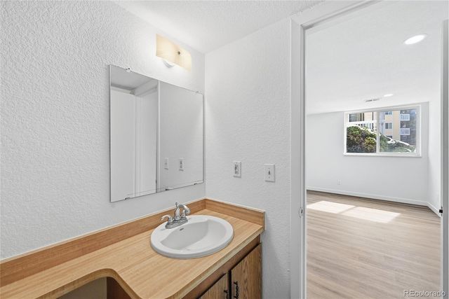 12450 E Cornell Avenue 104, Aurora, CO 80014