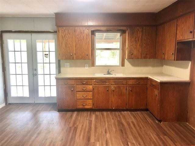 1109 N Pruett Street, Baytown, TX 77520