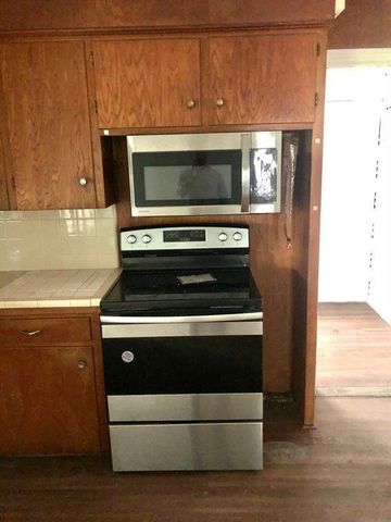 1109 N Pruett Street, Baytown, TX 77520