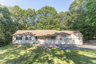 15 Terry Ln, Belchertown, MA 01007