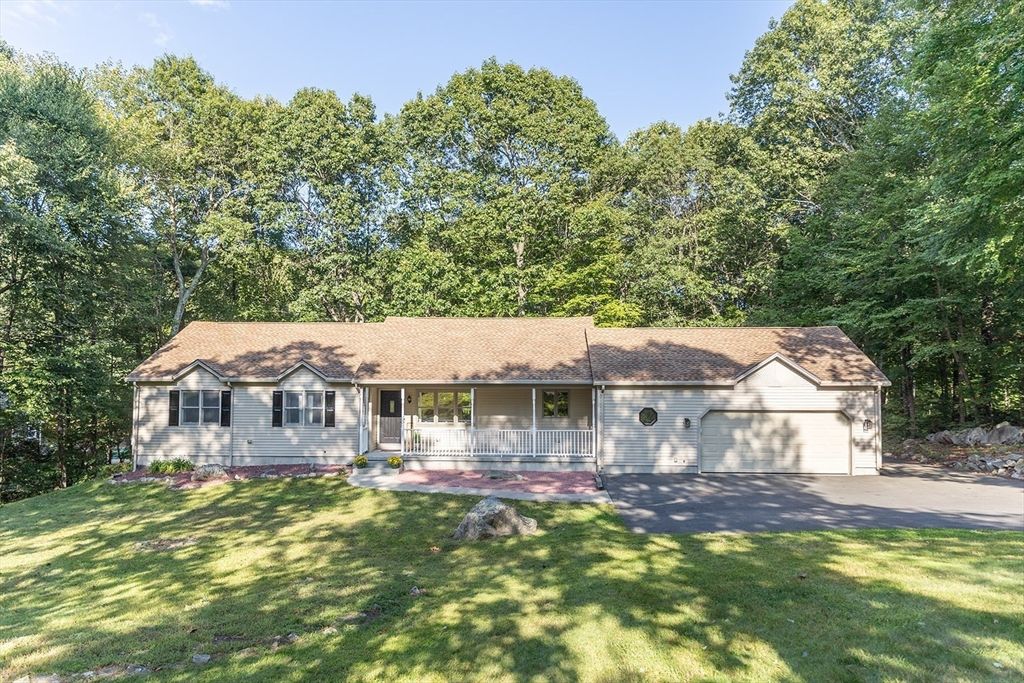 15 Terry Ln, Belchertown, MA 01007