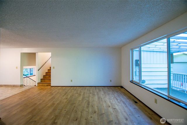 55 Meadowood Drive, Elma, WA 98541