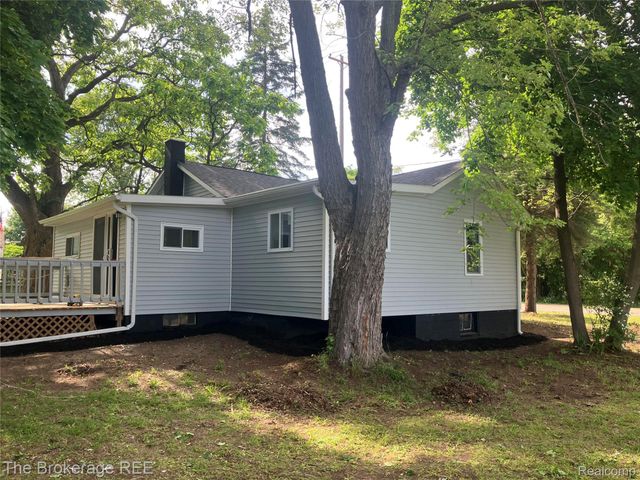 4249 Calkins Road, Flint Charter Township, MI 48532