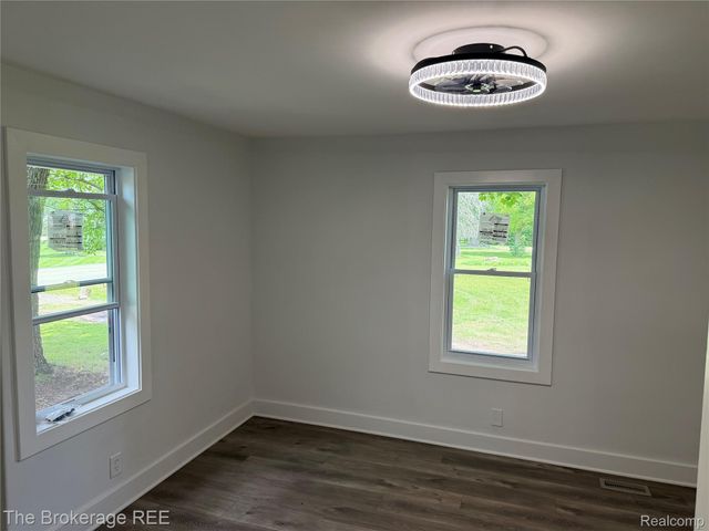 4249 Calkins Road, Flint Charter Township, MI 48532