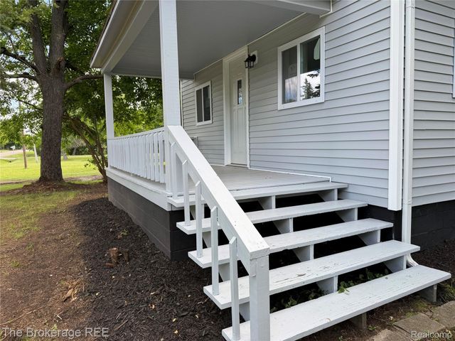 4249 Calkins Road, Flint Charter Township, MI 48532