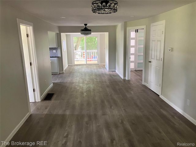 4249 Calkins Road, Flint Charter Township, MI 48532