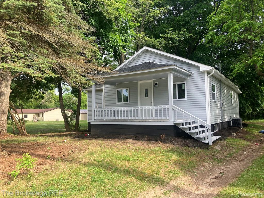 4249 Calkins Road, Flint Charter Township, MI 48532