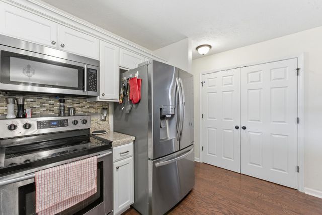 942 Lavergne Ln, La Vergne, TN 37086