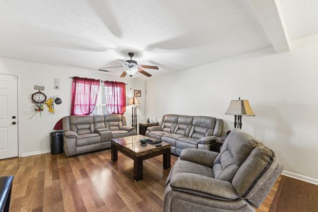 942 Lavergne Ln, La Vergne, TN 37086