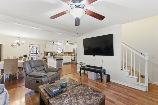 942 Lavergne Ln, La Vergne, TN 37086