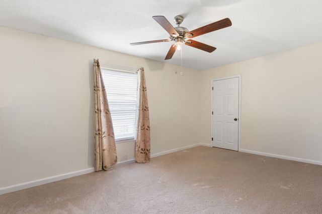 942 Lavergne Ln, La Vergne, TN 37086