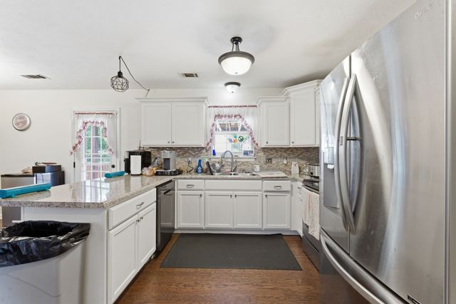942 Lavergne Ln, La Vergne, TN 37086