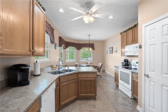 18340 Crystal Lakes Drive, North Royalton, OH 44133