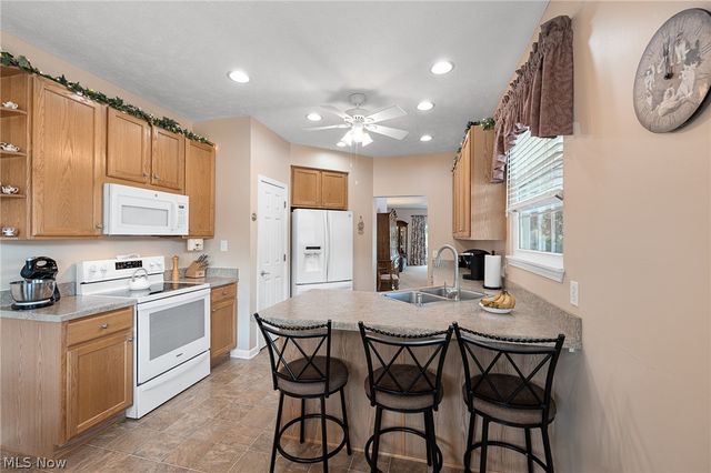 18340 Crystal Lakes Drive, North Royalton, OH 44133