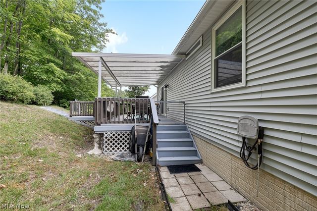 18340 Crystal Lakes Drive, North Royalton, OH 44133