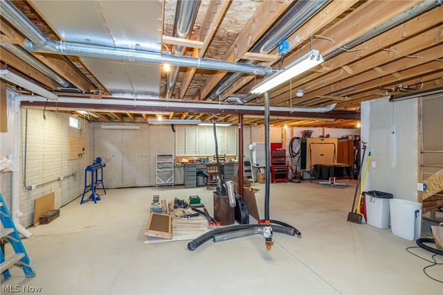 18340 Crystal Lakes Drive, North Royalton, OH 44133