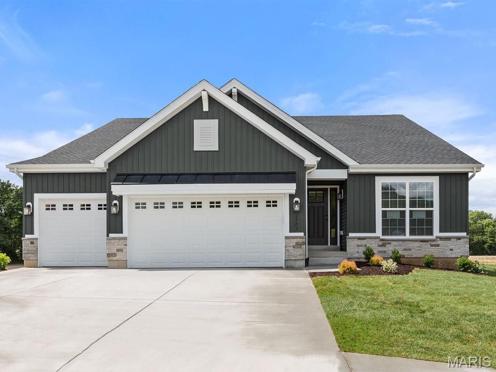 4933 Nadine Lane, St Louis, MO 63129