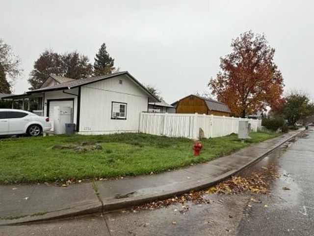 2830 Nicole Court, Anderson, CA 96007