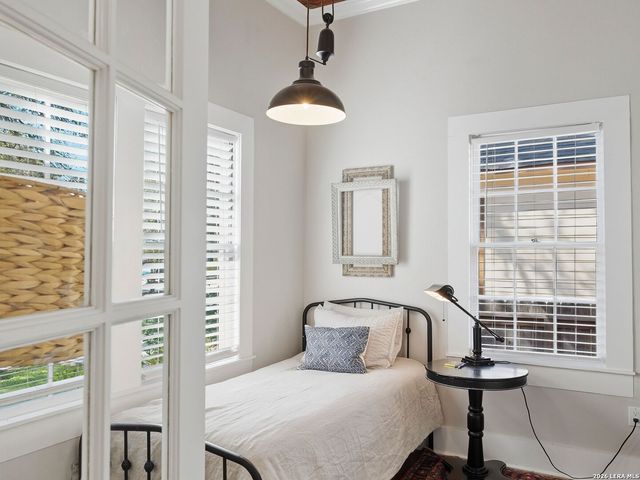 247 E Woodlawn Avenue, San Antonio, TX 78212