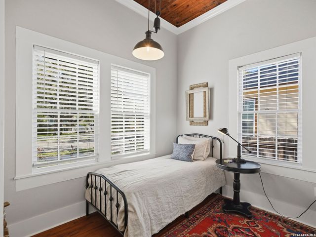 247 E Woodlawn Avenue, San Antonio, TX 78212