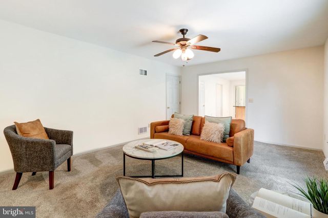 1806 BRIARCREEK LN, Middletown, PA 17057