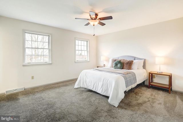 1806 BRIARCREEK LN, Middletown, PA 17057