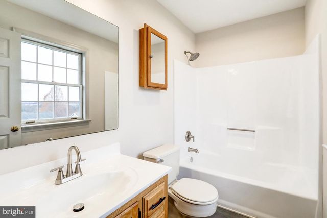 1806 BRIARCREEK LN, Middletown, PA 17057