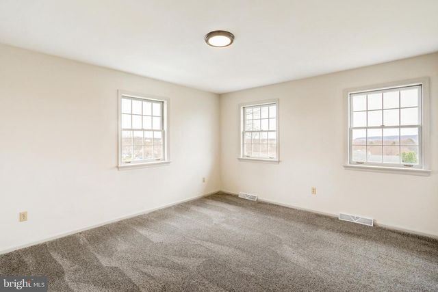 1806 BRIARCREEK LN, Middletown, PA 17057