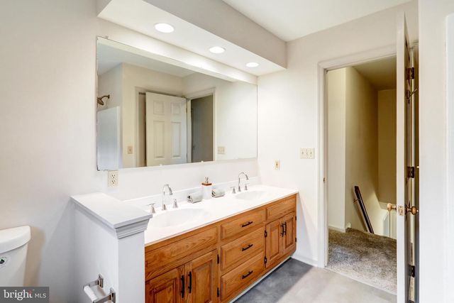 1806 BRIARCREEK LN, Middletown, PA 17057