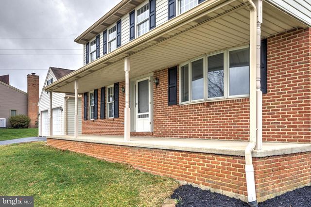 1806 BRIARCREEK LN, Middletown, PA 17057