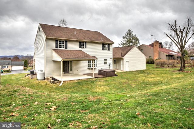 1806 BRIARCREEK LN, Middletown, PA 17057