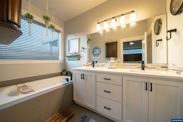 459 NE Cedar St, Sublimity, OR 97385