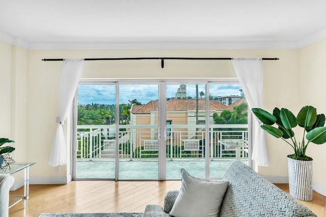 250 N Bradley Place 402, Palm Beach, FL 33480