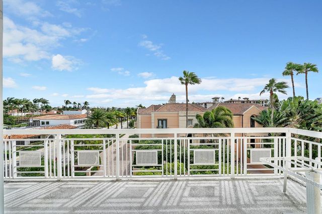 250 N Bradley Place 402, Palm Beach, FL 33480