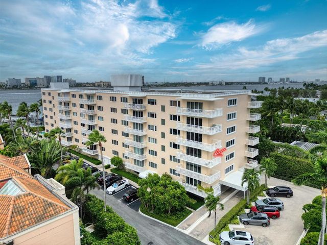 250 N Bradley Place 402, Palm Beach, FL 33480