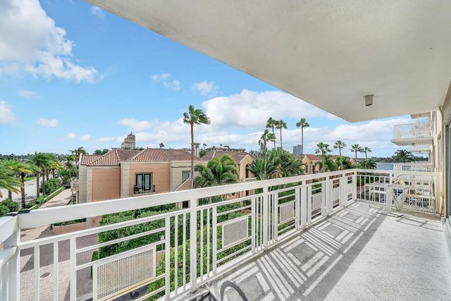 250 N Bradley Place 402, Palm Beach, FL 33480