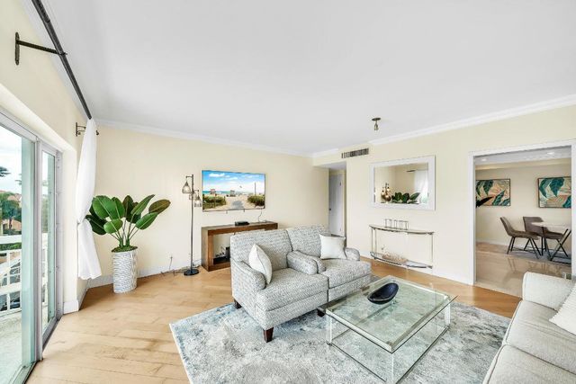 250 N Bradley Place 402, Palm Beach, FL 33480