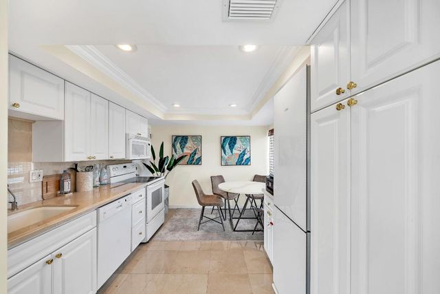 250 N Bradley Place 402, Palm Beach, FL 33480