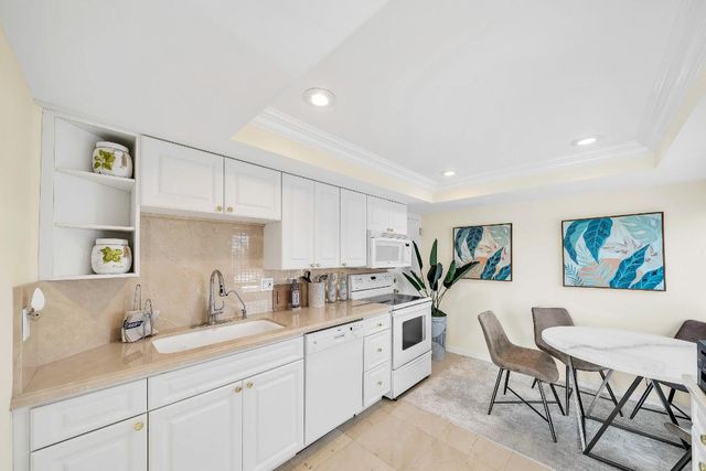 250 N Bradley Place 402, Palm Beach, FL 33480