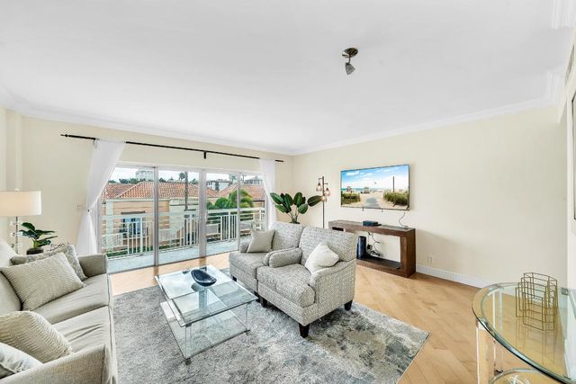 250 N Bradley Place 402, Palm Beach, FL 33480