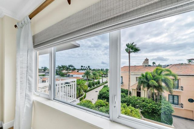 250 N Bradley Place 402, Palm Beach, FL 33480